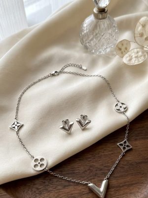 Elegant V Jewelry Set