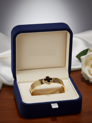 Clover Charm Hinged Bangle - Zambeel