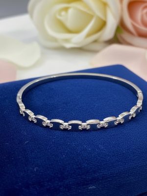 Crystal Linked Bangle - Zambeel